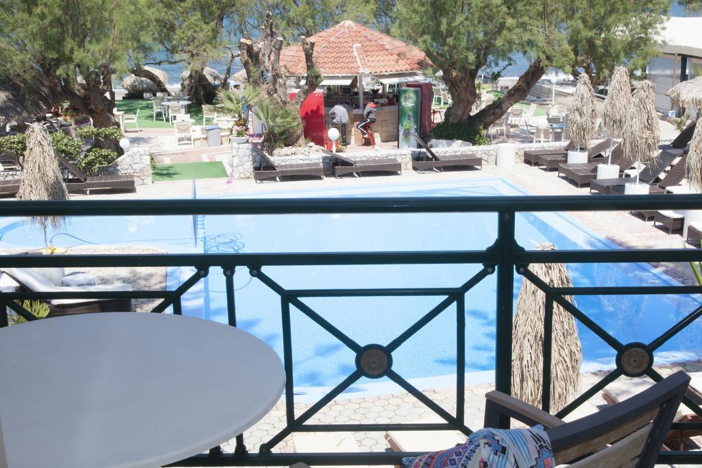 Troulakis Beach Hotel Agia Marina  Ngoại thất bức ảnh